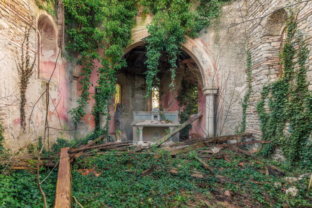 Fotos fantsticas mostram a declnio de igrejas abandonadas na Itlia 32