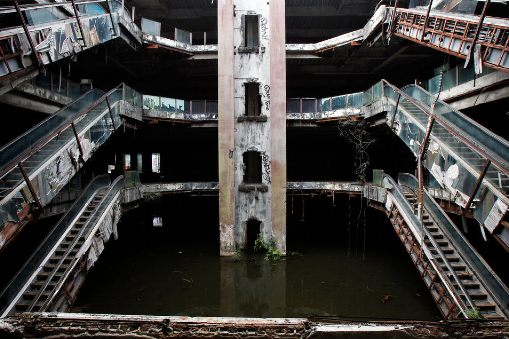 Fotos assombrosas de edifcios abandonados ao redor do mundo 10