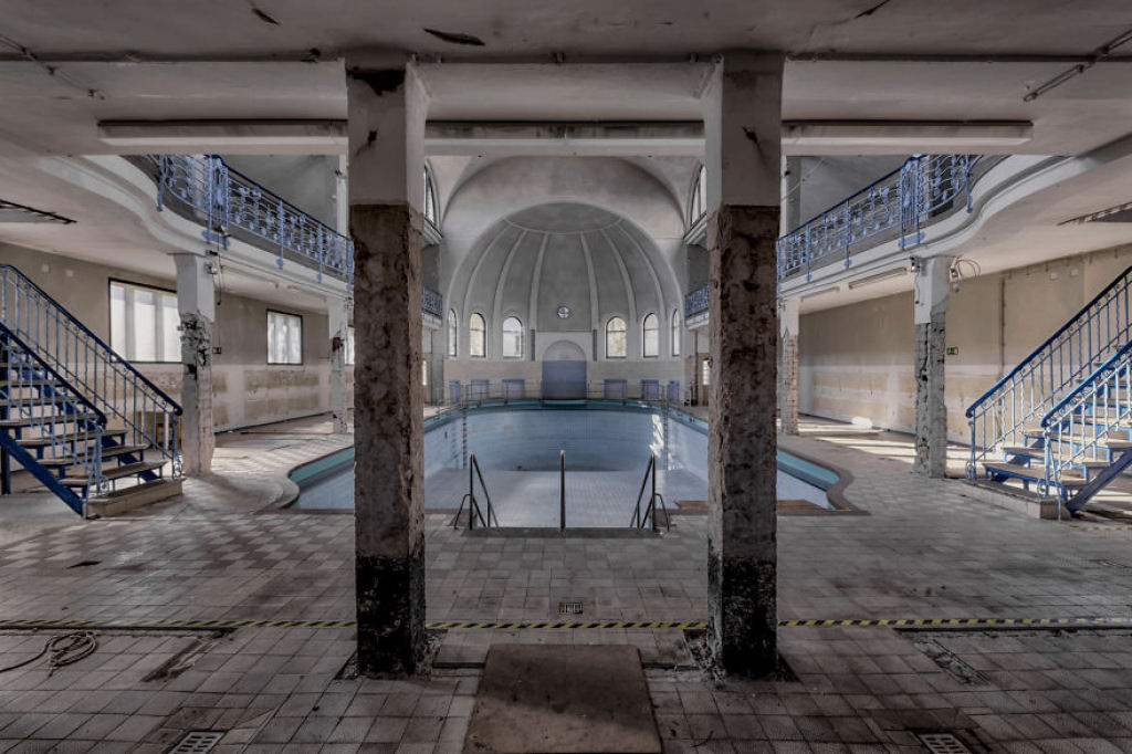 Fotgrafo explora prdios abandonados por toda a Europa e coleciona fotos deles 07