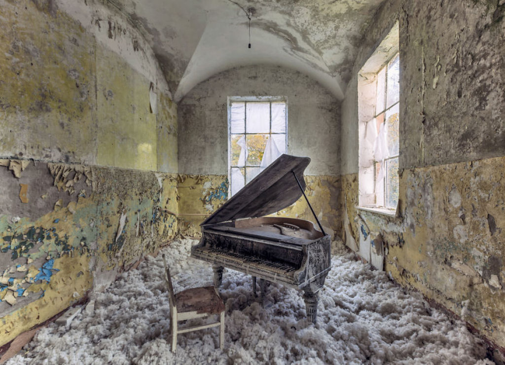 Fotgrafo explora prdios abandonados por toda a Europa e coleciona fotos deles 09