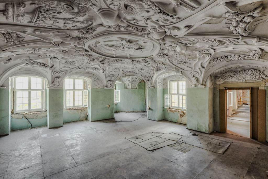 Fotgrafo explora prdios abandonados por toda a Europa e coleciona fotos deles 23