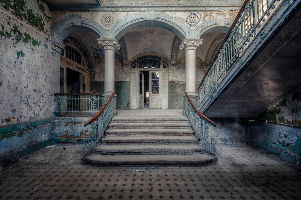 Fotgrafo explora prdios abandonados por toda a Europa e coleciona fotos deles 27