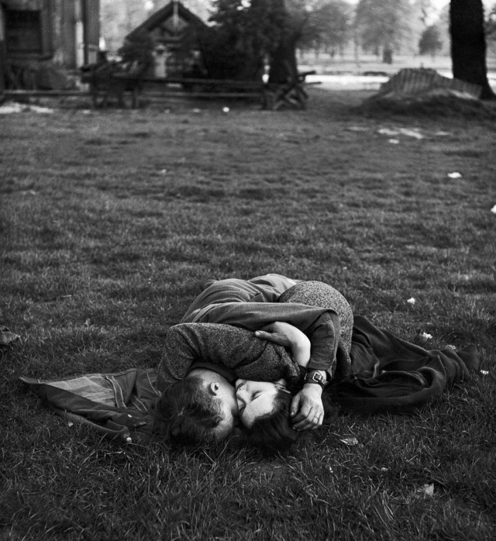30 emotivas fotografias sobre o amor em tempos de guerra 10
