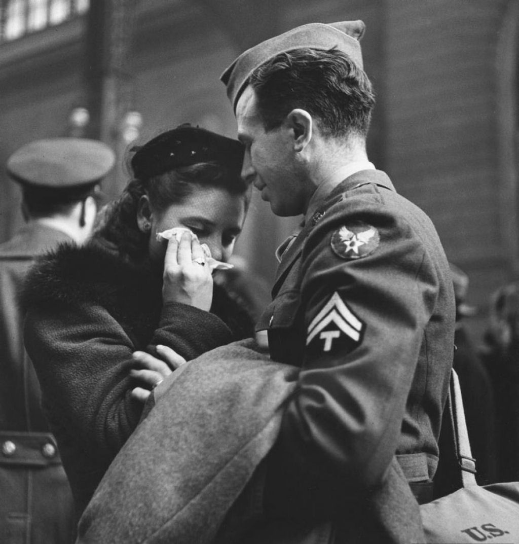 30 emotivas fotografias sobre o amor em tempos de guerra 12