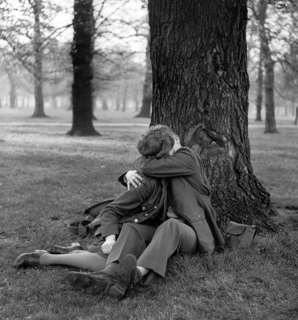 30 emotivas fotografias sobre o amor em tempos de guerra 17