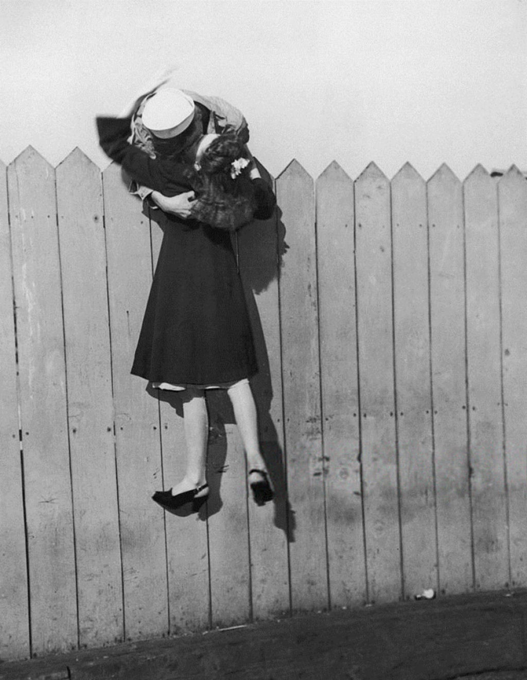 30 emotivas fotografias sobre o amor em tempos de guerra 18