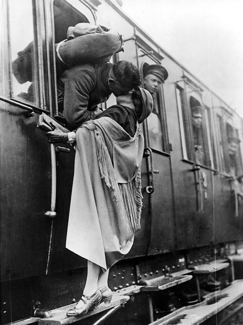 30 emotivas fotografias sobre o amor em tempos de guerra 19