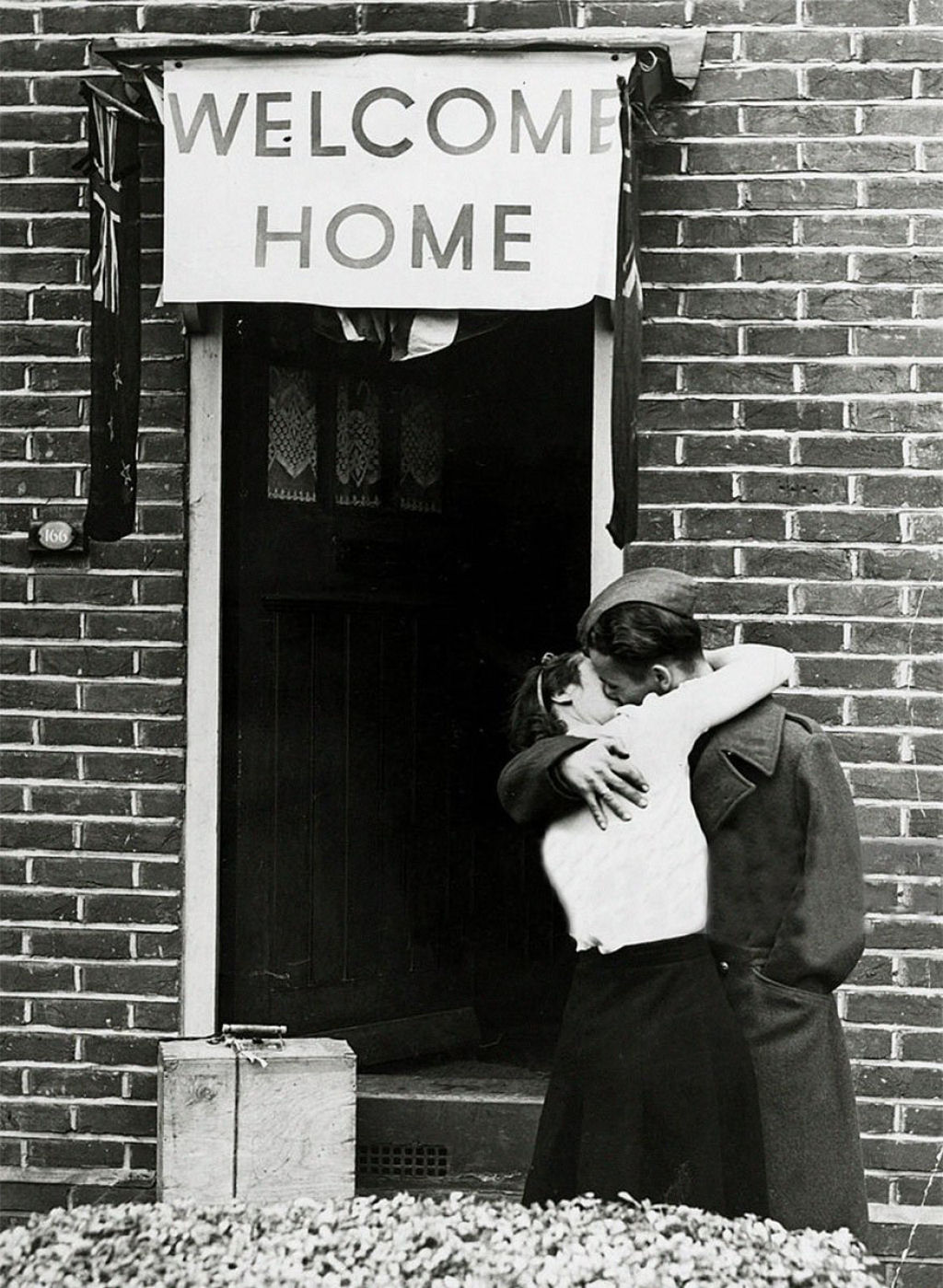 30 emotivas fotografias sobre o amor em tempos de guerra 23