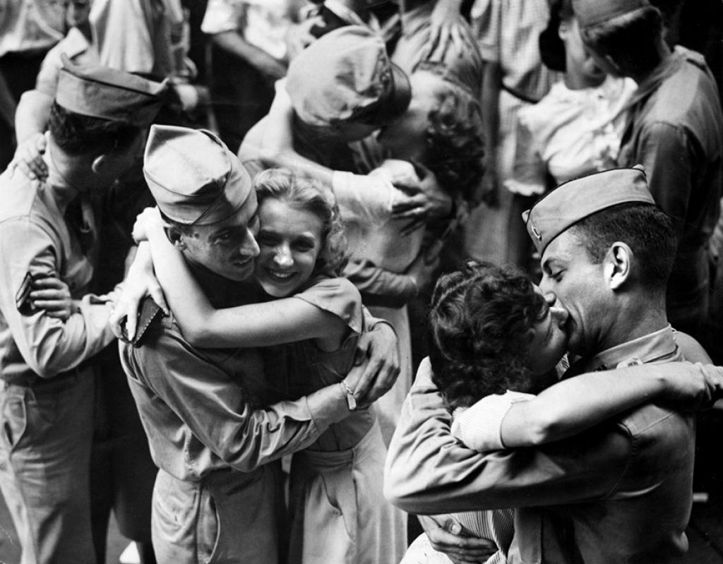 30 emotivas fotografias sobre o amor em tempos de guerra 26