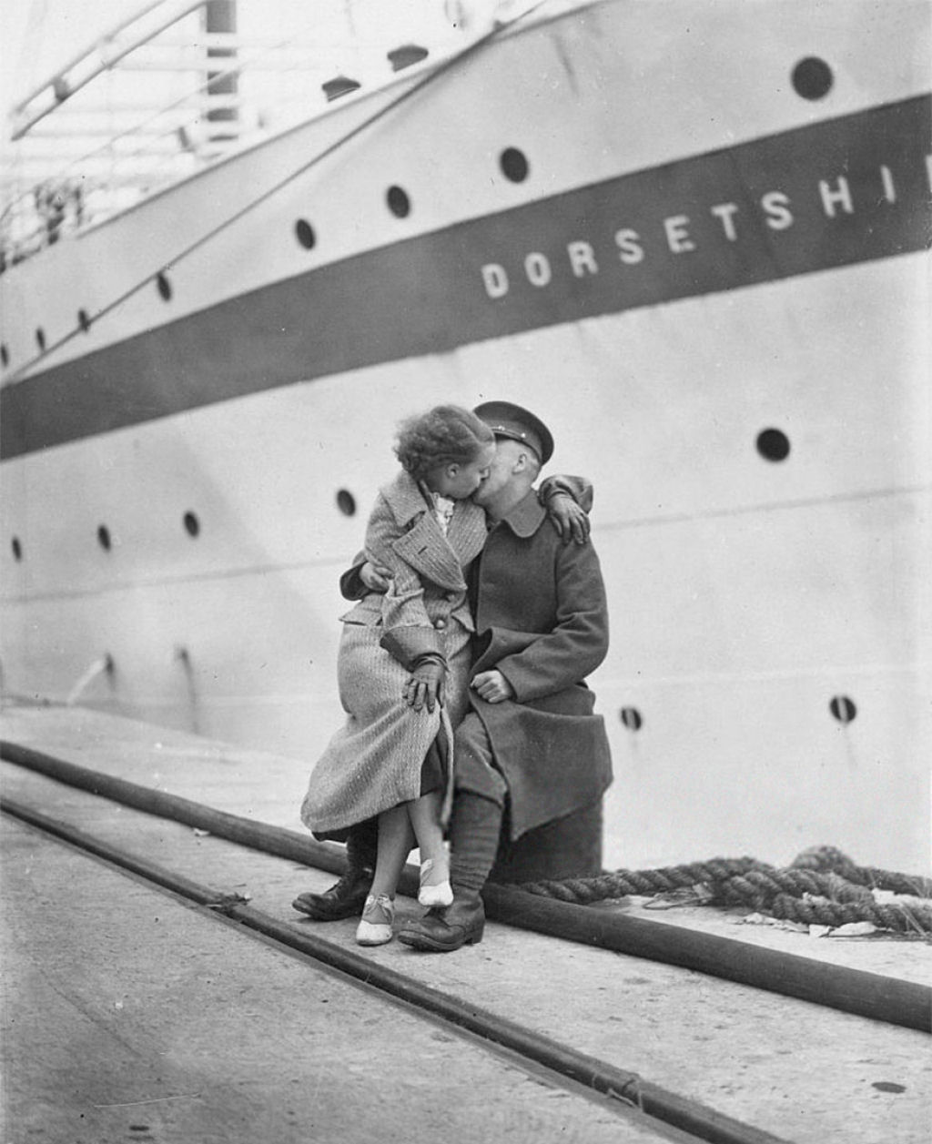 30 emotivas fotografias sobre o amor em tempos de guerra 29