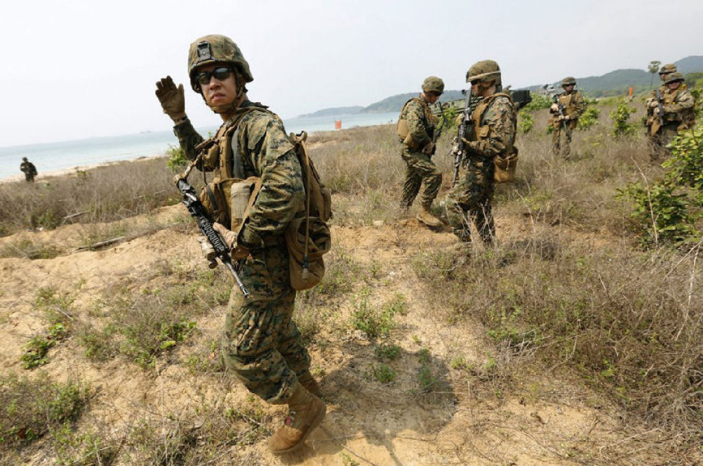 Cobra Gold 2013 - Militares sobrevivem com sangue de cobra na selva tailandesa 01