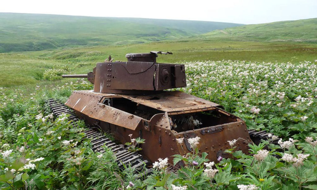15 tanques devorados pela natureza como se nunca tivesse acontecido uma guerra 01