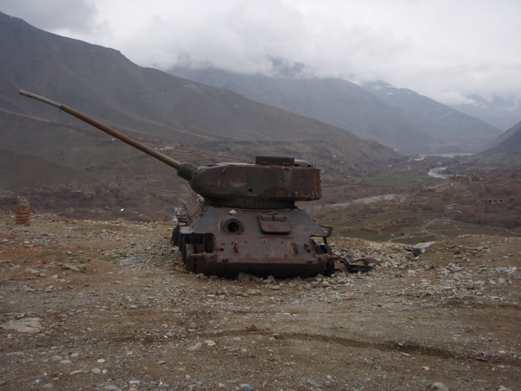 15 tanques devorados pela natureza como se nunca tivesse acontecido uma guerra 07