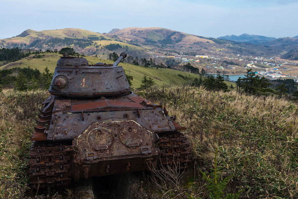 15 tanques devorados pela natureza como se nunca tivesse acontecido uma guerra 08