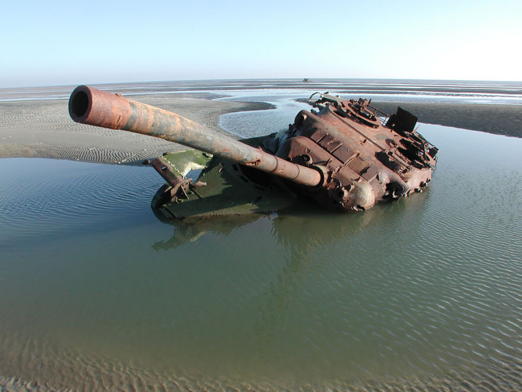 15 tanques devorados pela natureza como se nunca tivesse acontecido uma guerra 09
