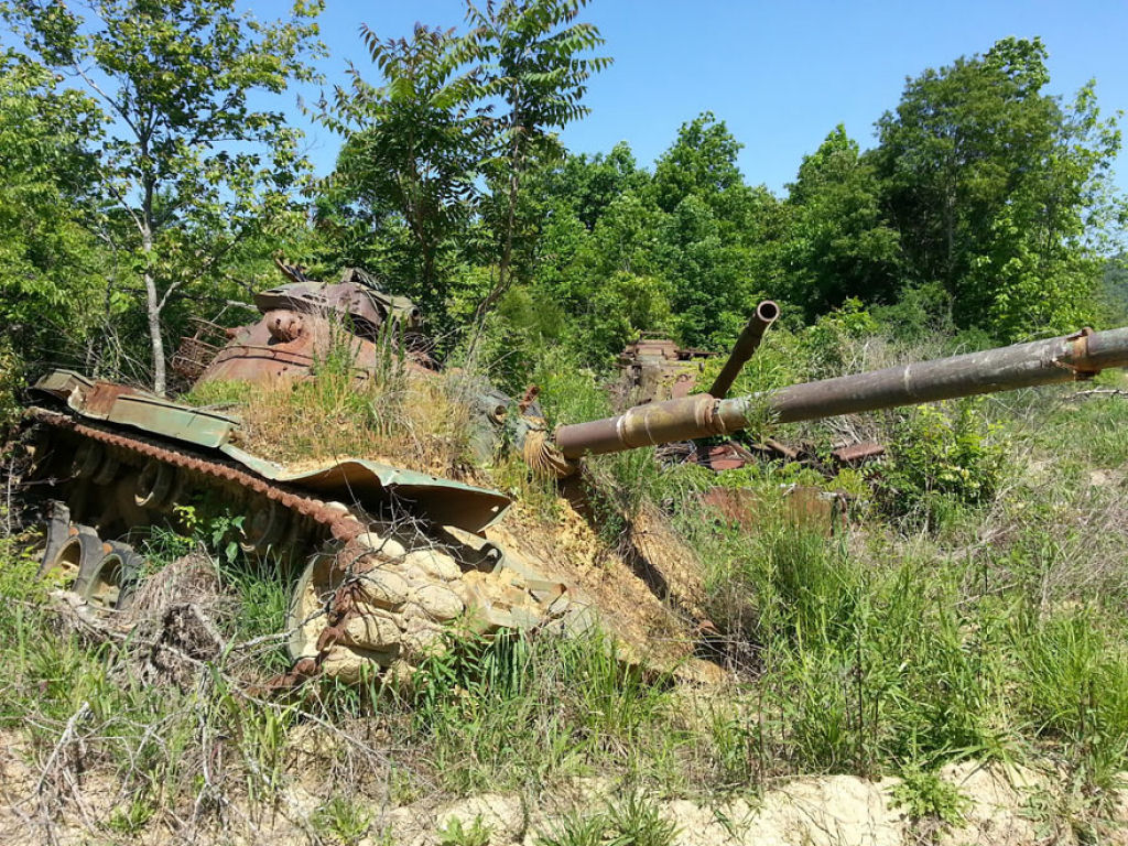 15 tanques devorados pela natureza como se nunca tivesse acontecido uma guerra 14